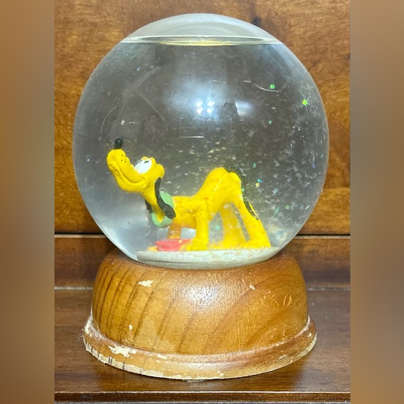 NE The First Limited Edition Disney Crystal Snow Globe Collection PLUTO - Picture 4 of 10